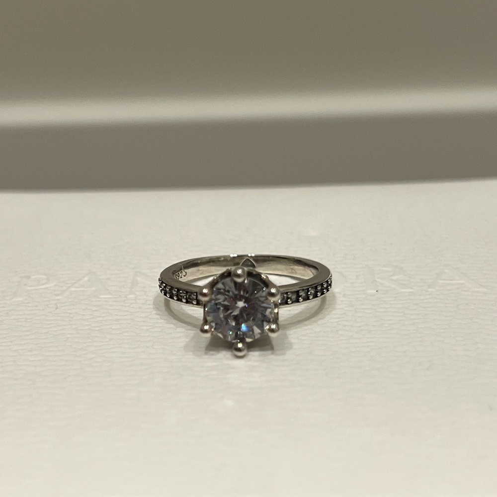 Diamond ring - Picture 2 of 8